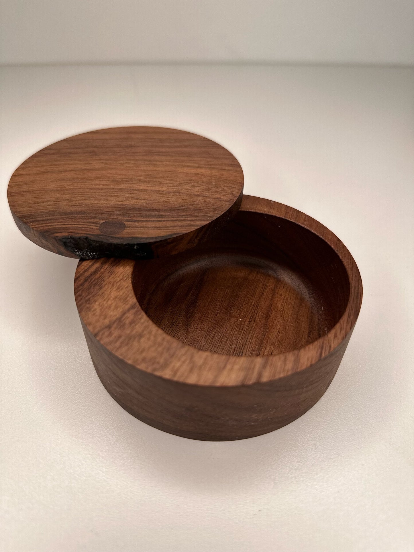 Salt Cellar / Salt container / pinch of salt / salt